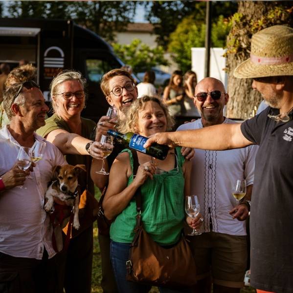 Les apéros vignerons c'est toujours une occasion de rencontre, de partage et de bonne humeur