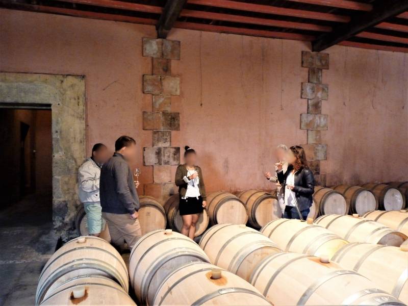 Dégustation de vin de Sauternes en primeur, à la barrique, au château de Myrat