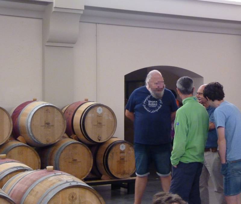 Visite du chais à barriques au Château Lagrange, troisième Grand Cru Classé 1855