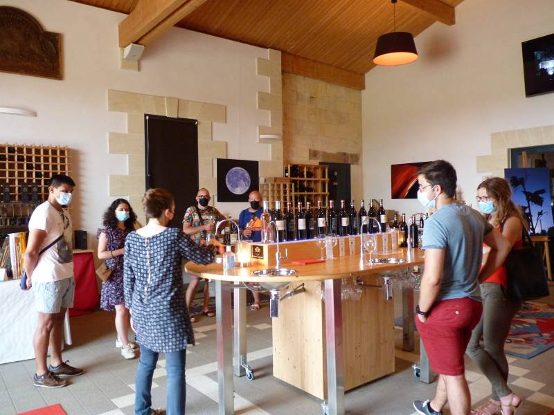 Dégustation de vin lors d'un Wine Tour à Saint Emilion