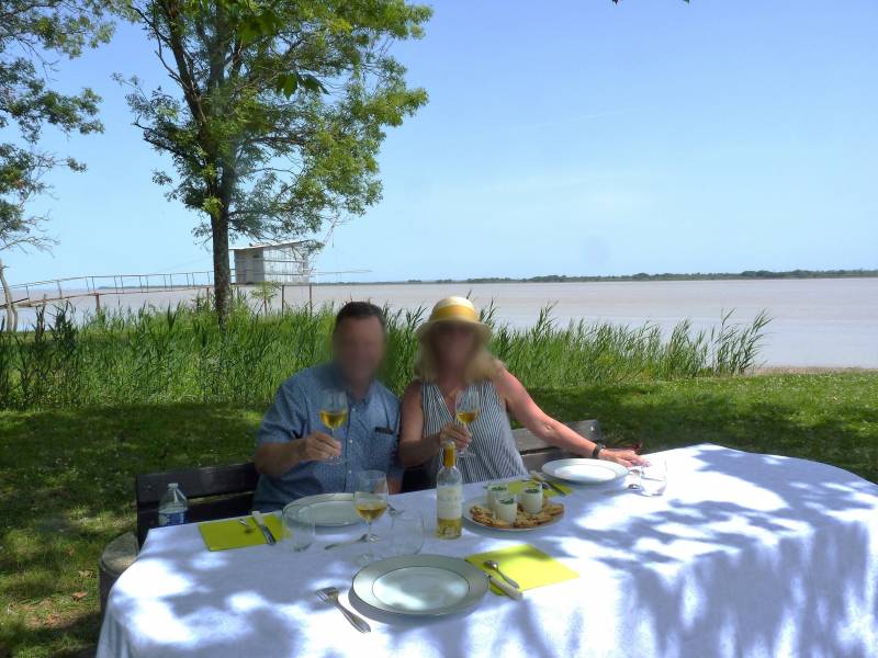 Déjeuner dans le Médoc, le long de l'Estuaire
