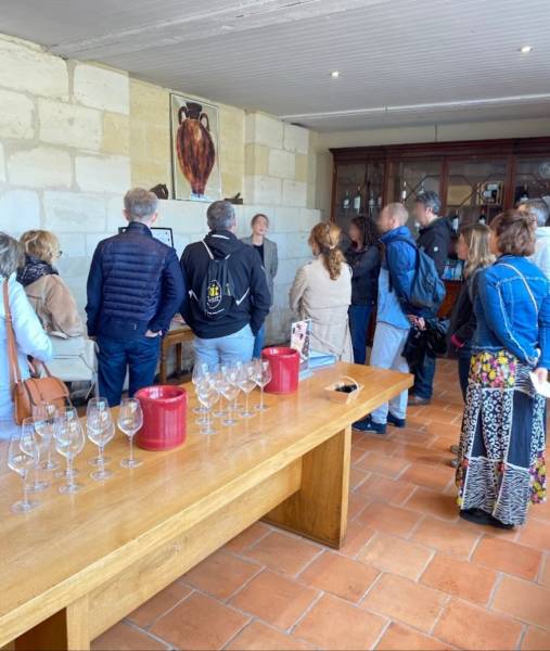 Comprendre le terroir du Médoc. Nos visites pédagogiques expliquent l'importance des sols, notamment des célèbres 