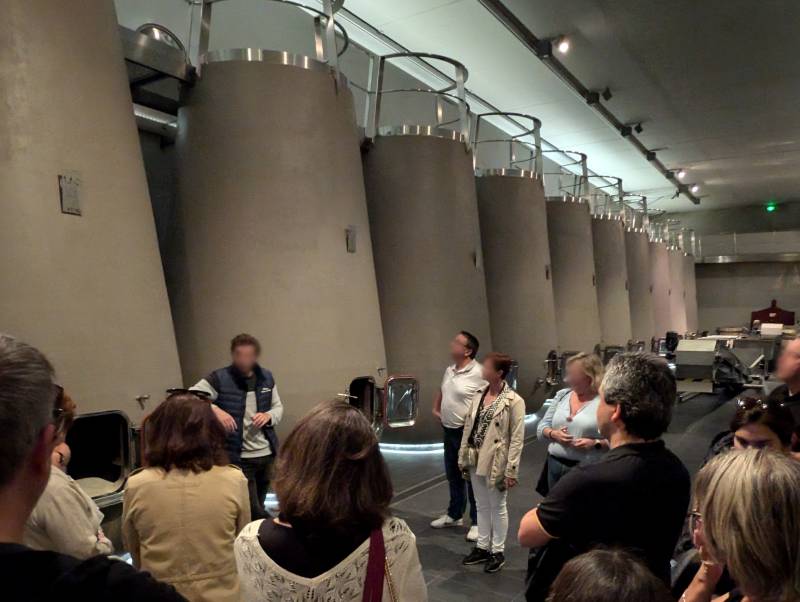 Visite pédagogique d'un cuvier du Médoc. Nos 