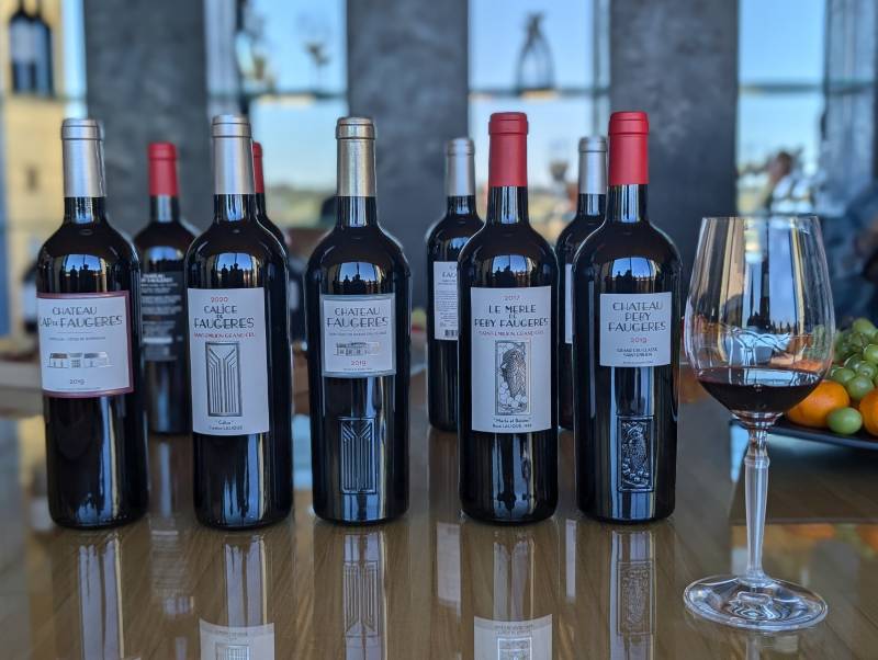 Dégustation des vins d'une propriété de St Emilion, à l'aveugle ou non. Un moment de pur plaisir, accessible et authentique, pour comprendre le savoir-faire des vignerons et les spécificités de ce vignoble de St Emilion