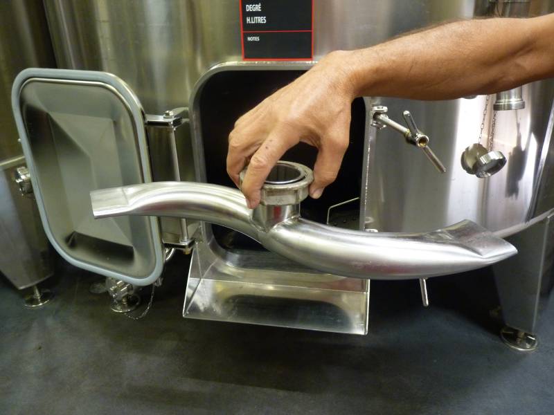 Pâle pour l'aspersion du marc par le moût lors du remontage