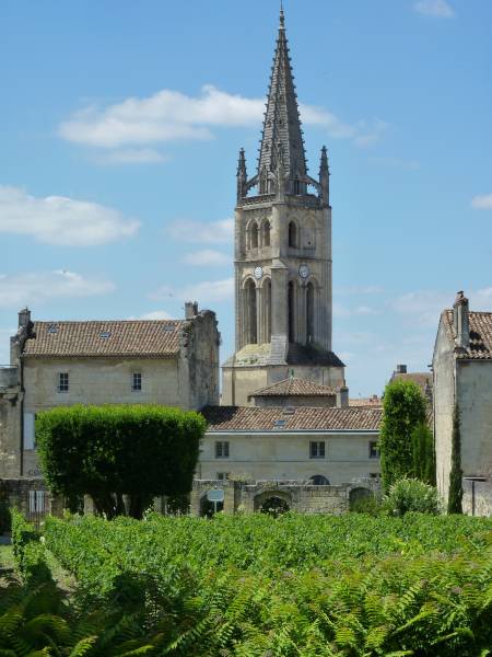 Promenade dans le village  médiéval de Saint Emilion lors d'un Wine Tour à Saint Emilion