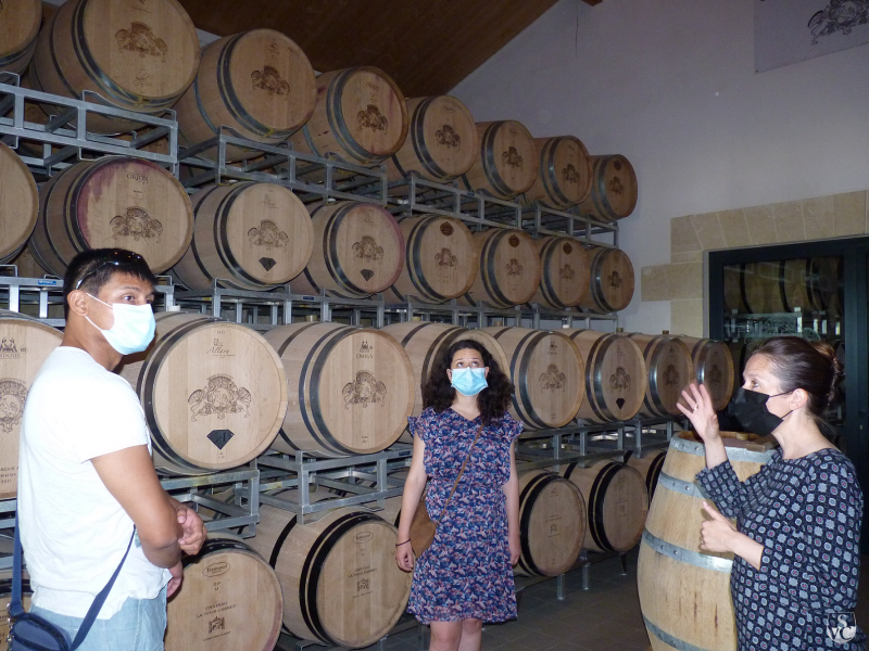 Lors de nos master class, pénétrez dans différents chais à barriques, ces lieux emblématiques pour tout savoir sur l'élevage des vins de Saint-Émilion